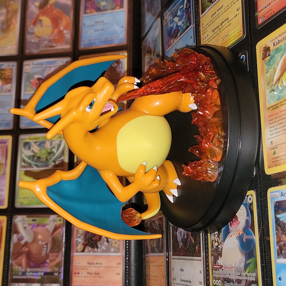 Charizard Figure Display - Picture 3 of 10